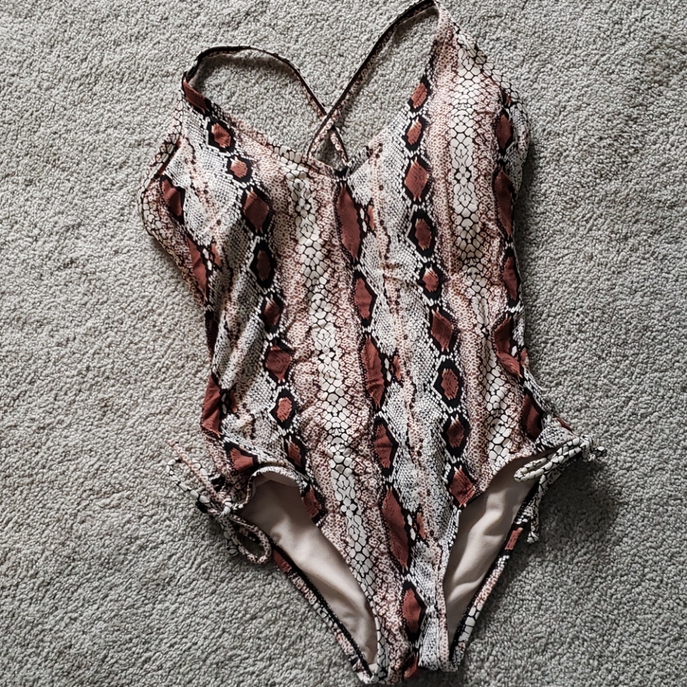 Kona Sol one-piece swimsuit. Medium.